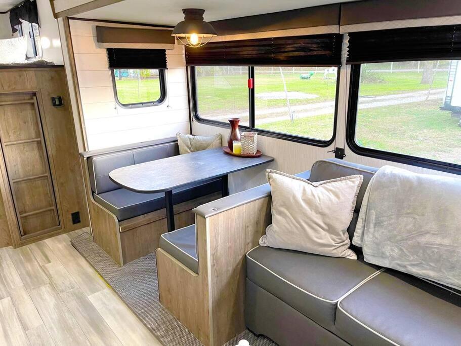 Rv Located On Private Property, Providing Access To The Guadalupe River, Accommodates Up To 5 Guests Нью Браунфелс Экстерьер фото